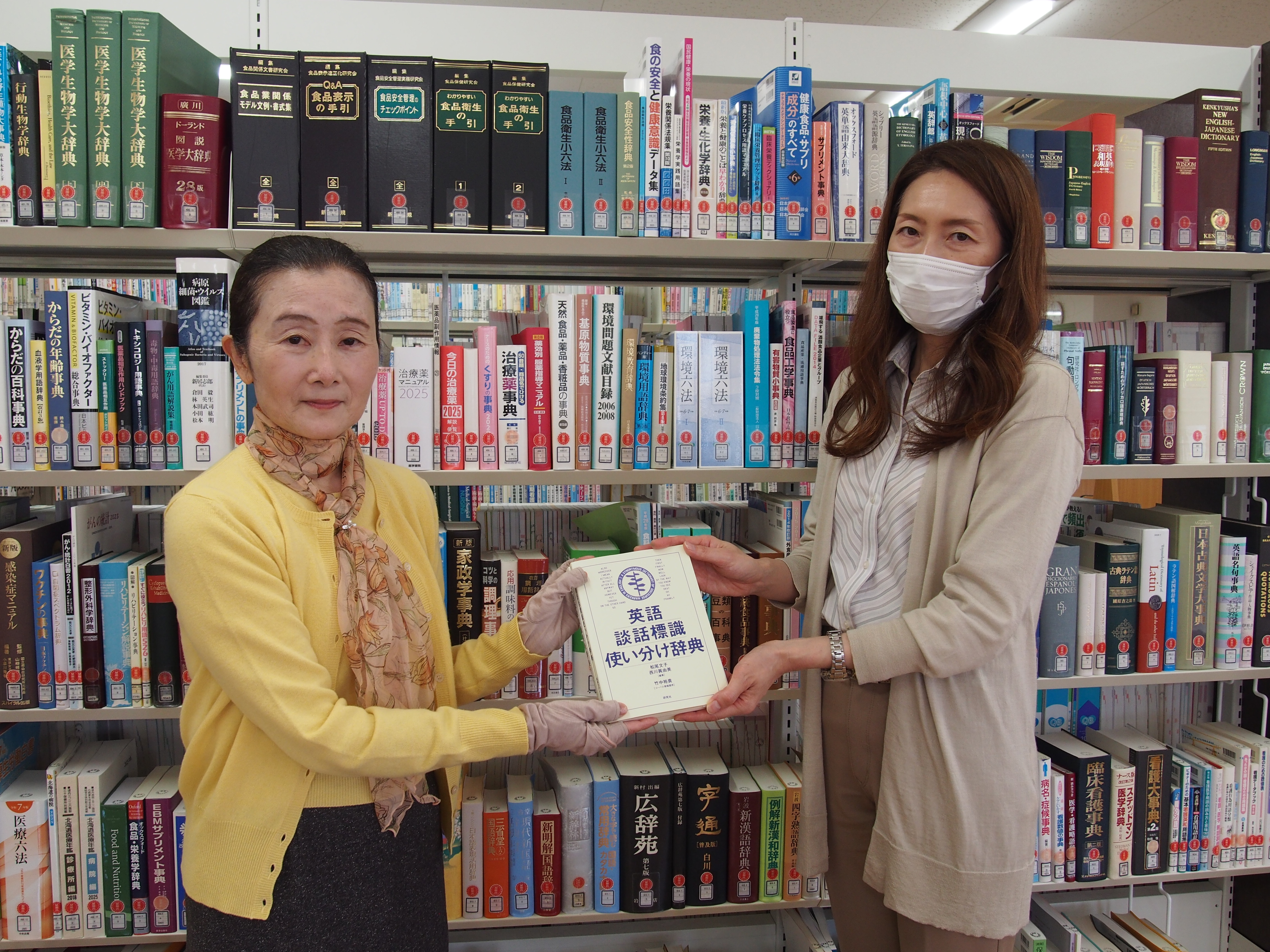 『英語談話標識使い分け辞典』を寄贈いただきました。  ～２０年にわたる「言葉との格闘」～